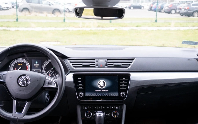Skoda Superb cena 82900 przebieg: 140000, rok produkcji 2020 z Słupsk małe 37